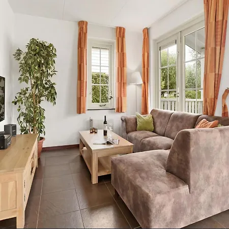 On The Water With Veranda Holiday home Simonshaven