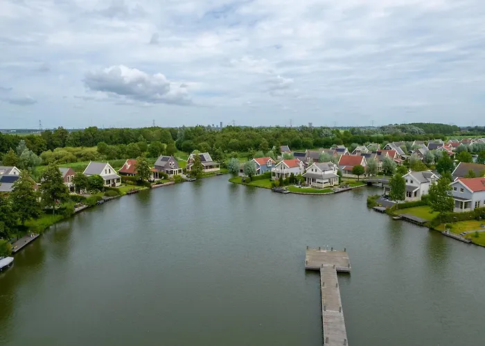 Vakantiehuis By Water Near Rotterdam